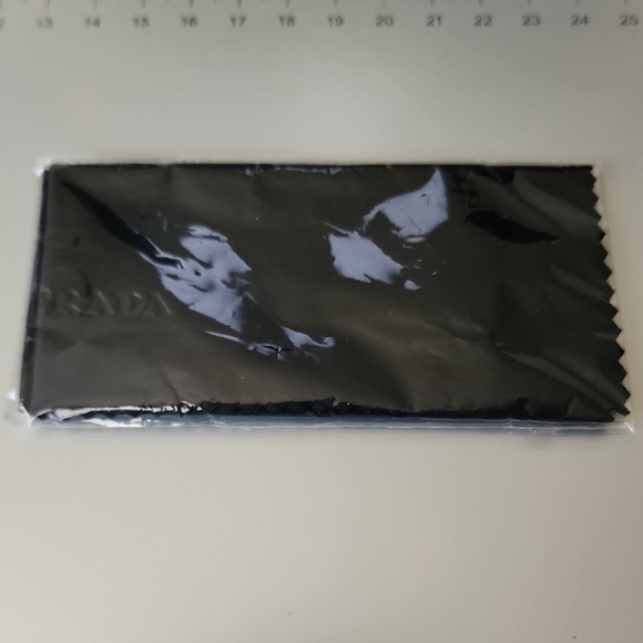 Prada Black Microfiber SUNGLASS Cleaning Cloth - Picture 1 of 3